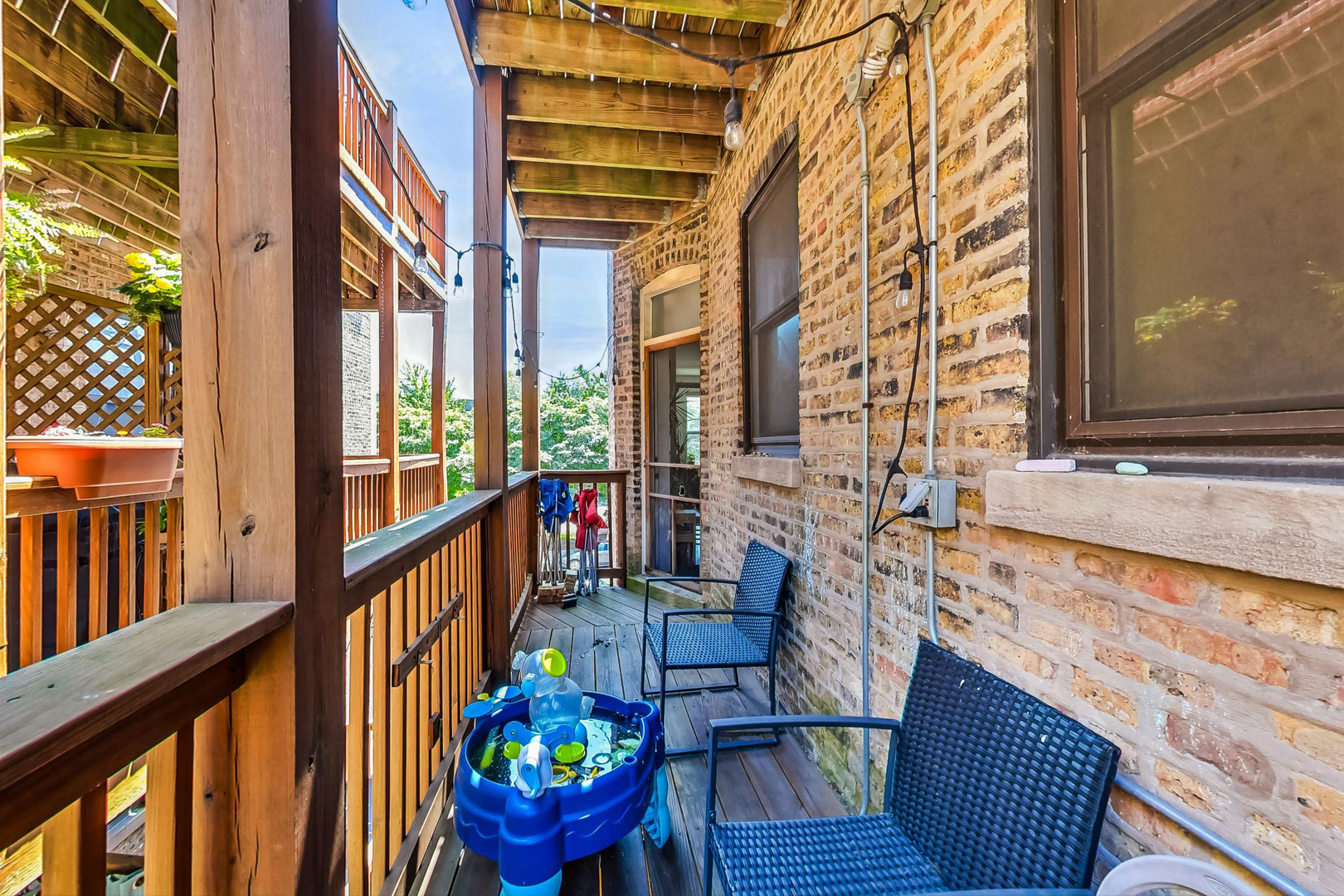 1048 W Foster Avenue