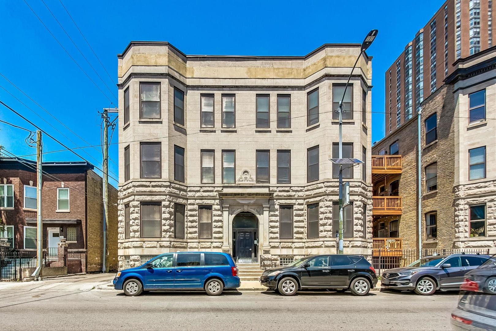 1048 W Foster Avenue