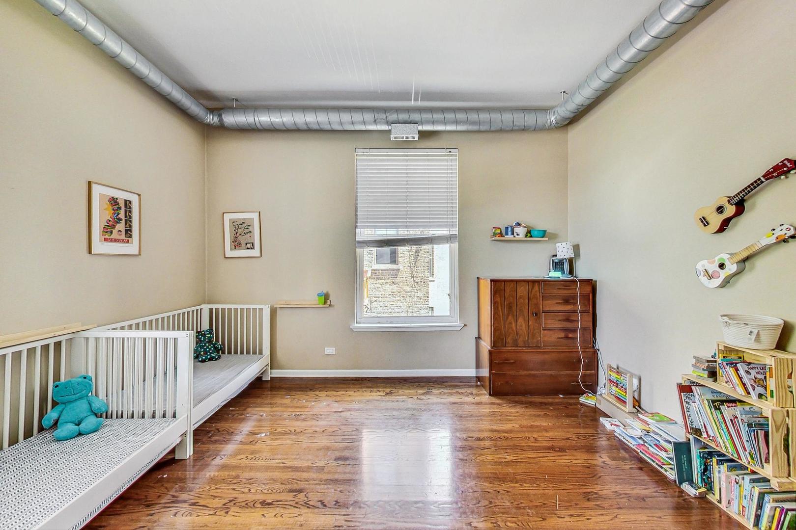 1048 W Foster Avenue