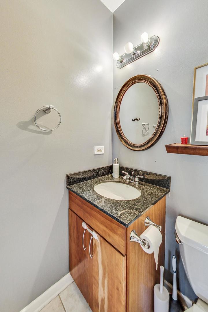 1048 W Foster Avenue