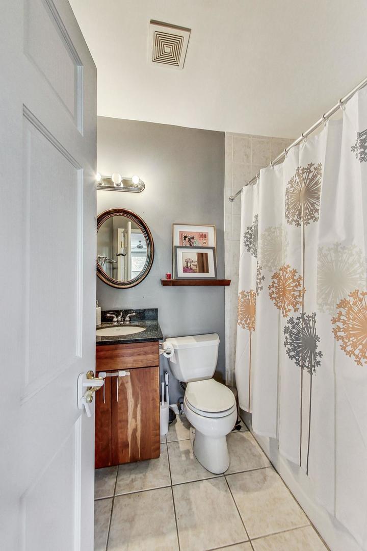 1048 W Foster Avenue