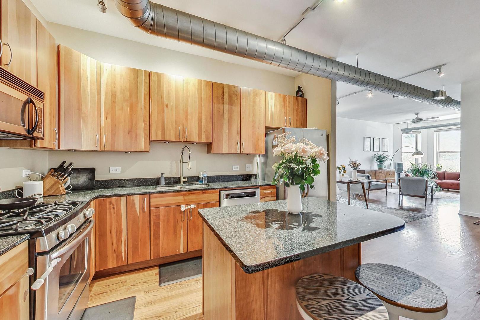 1048 W Foster Avenue