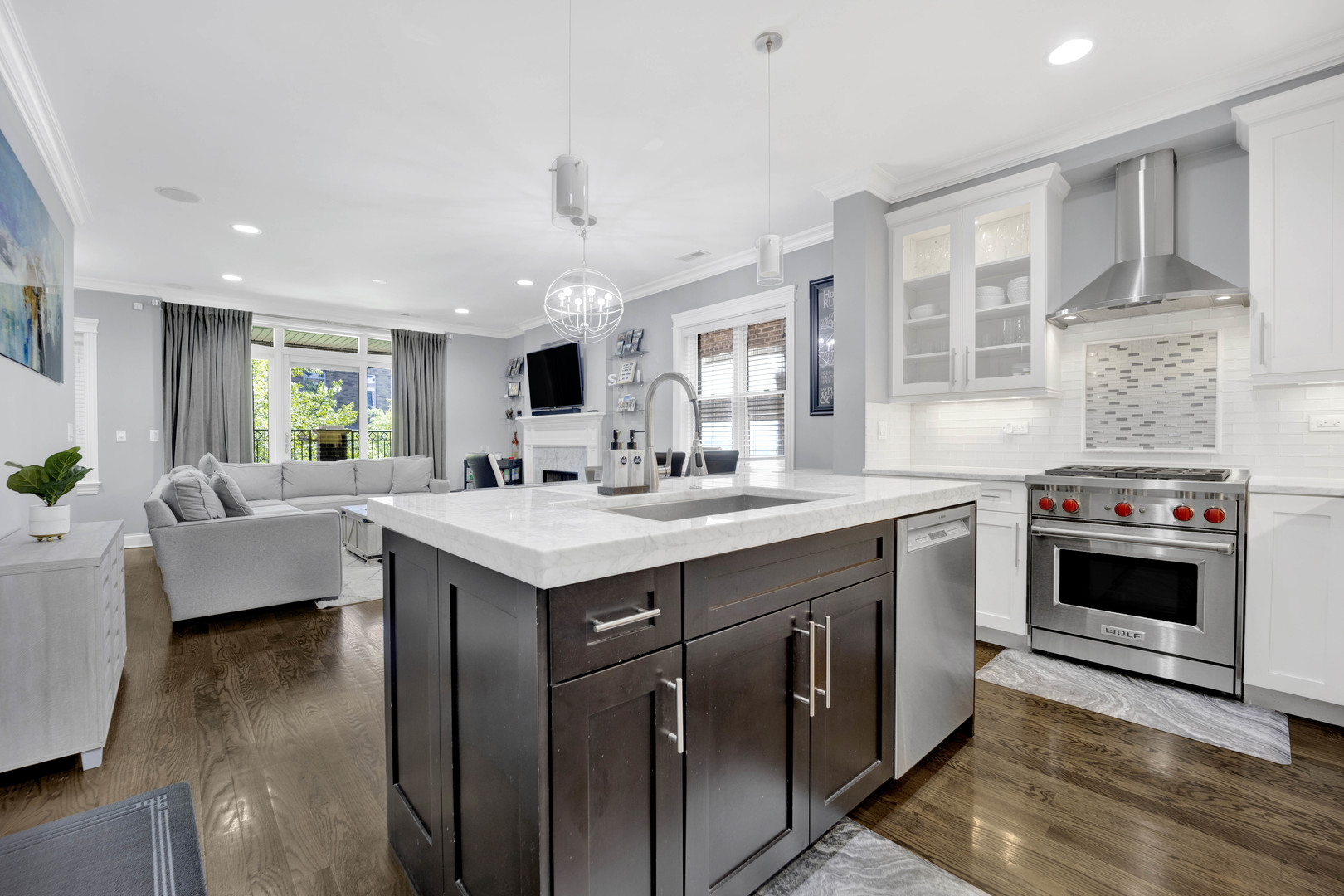 902 W Barry Avenue Unit: 2