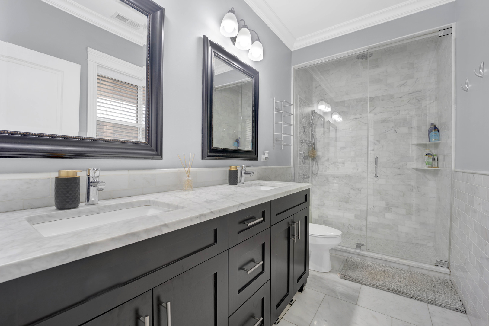 902 W Barry Avenue Unit: 2