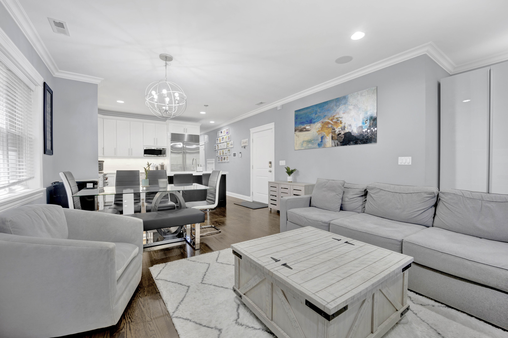902 W Barry Avenue Unit: 2
