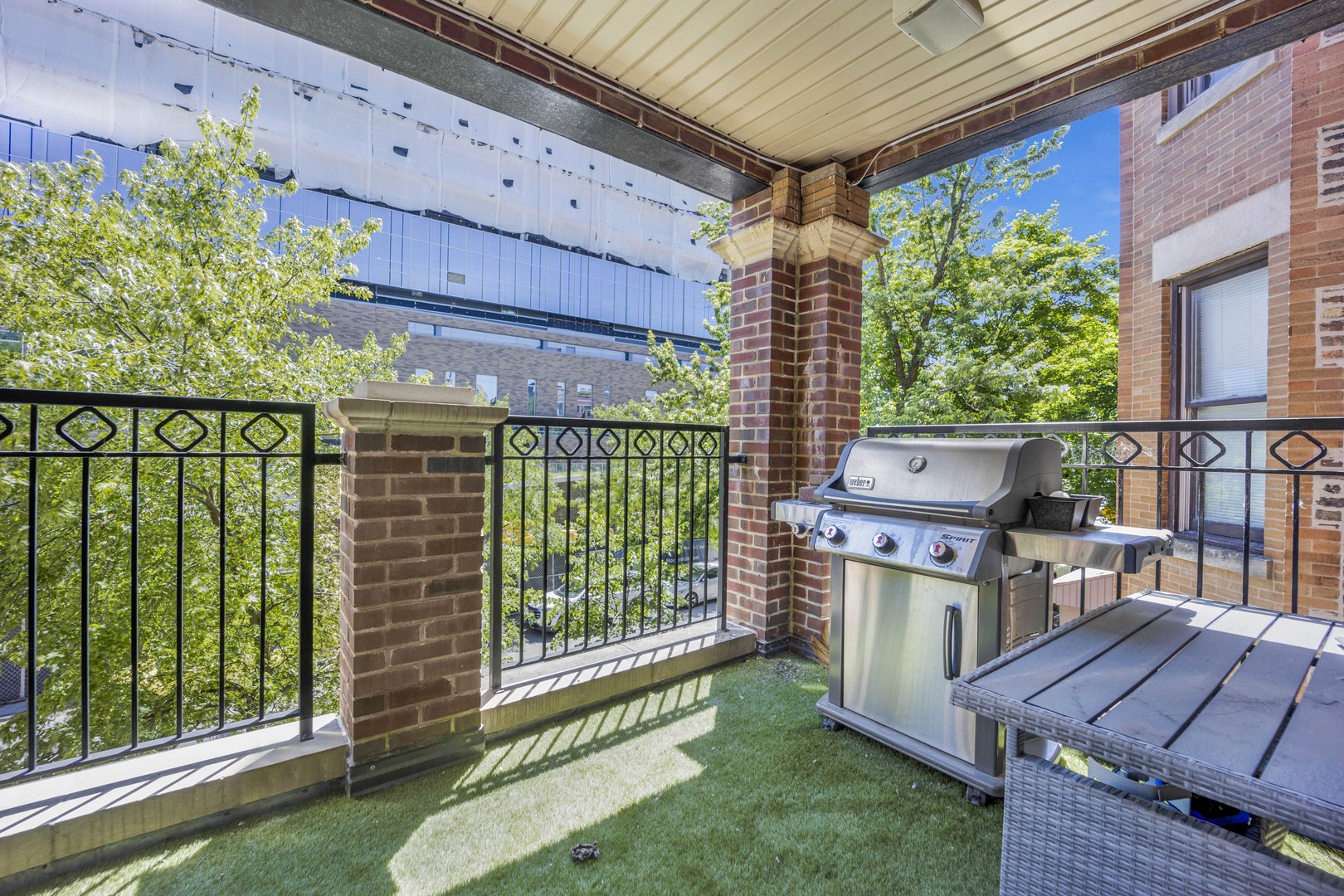 902 W Barry Avenue Unit: 2