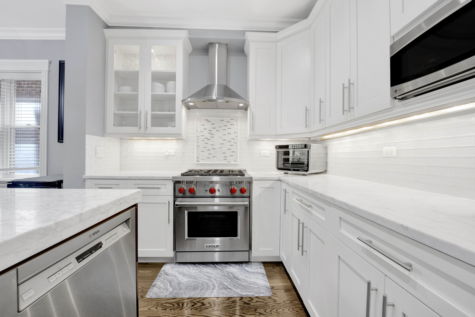 902 W Barry Avenue Unit: 2