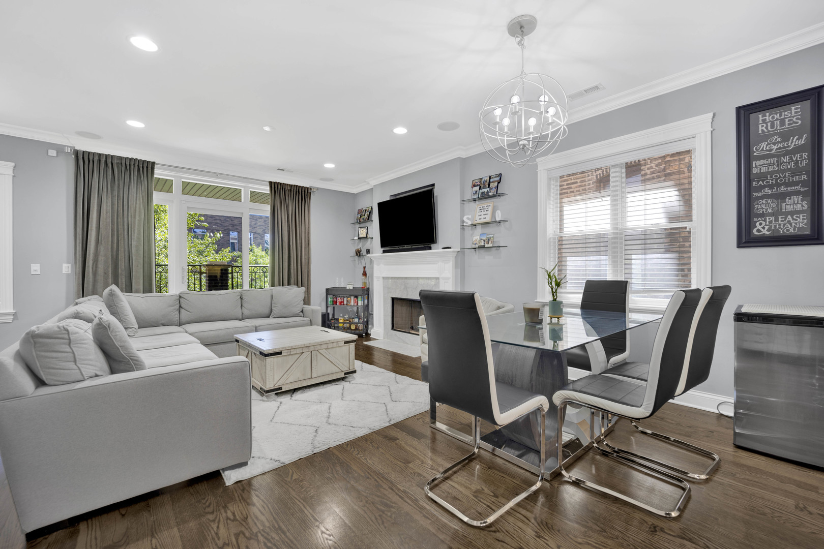 902 W Barry Avenue Unit: 2