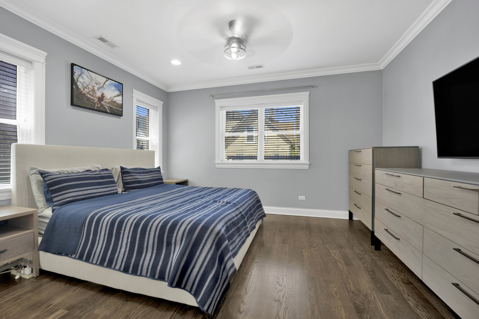 902 W Barry Avenue Unit: 2