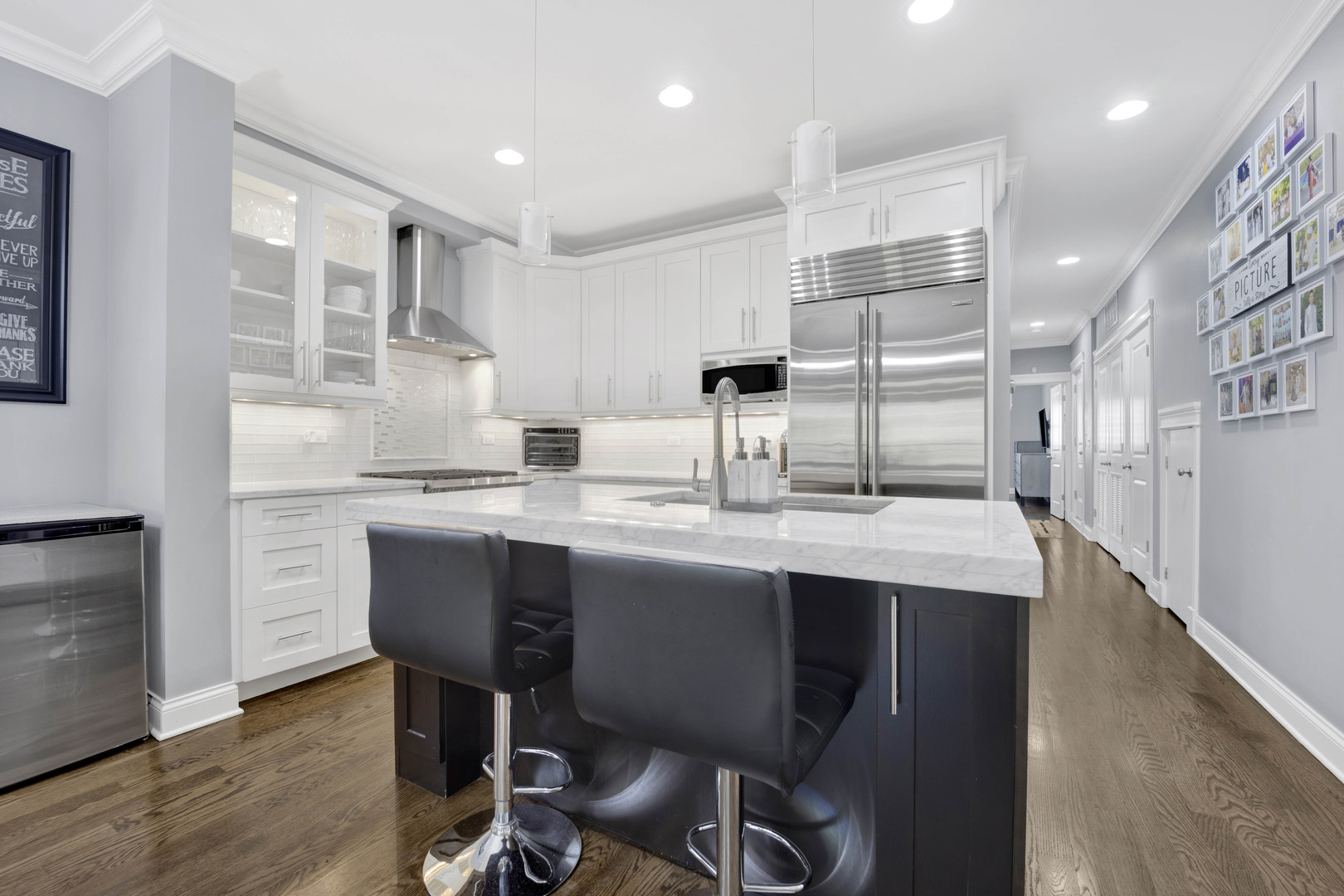 902 W Barry Avenue Unit: 2