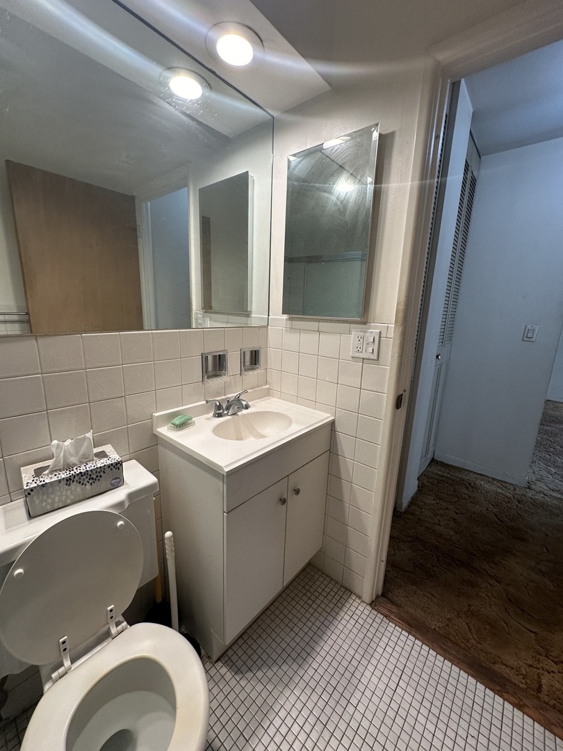 420 W Aldine Avenue Unit: 327