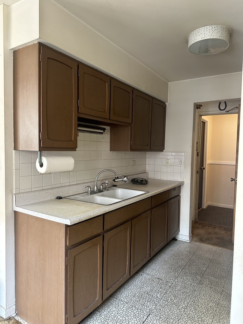 420 W Aldine Avenue Unit: 327