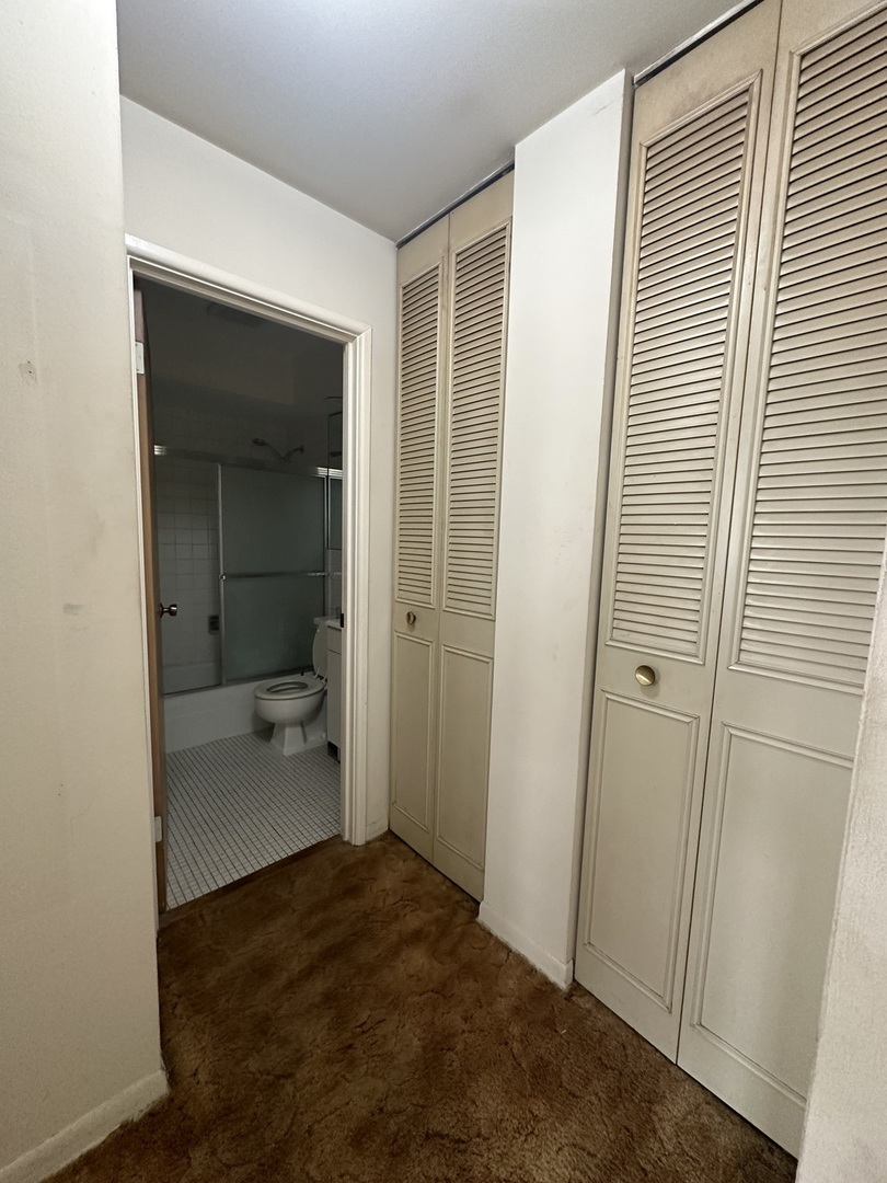 420 W Aldine Avenue Unit: 327