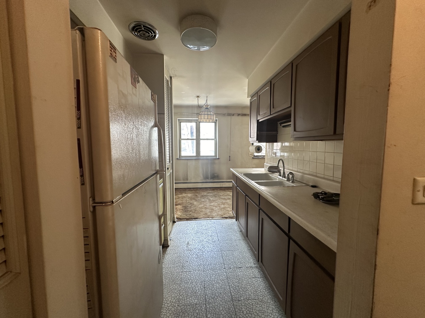 420 W Aldine Avenue Unit: 327