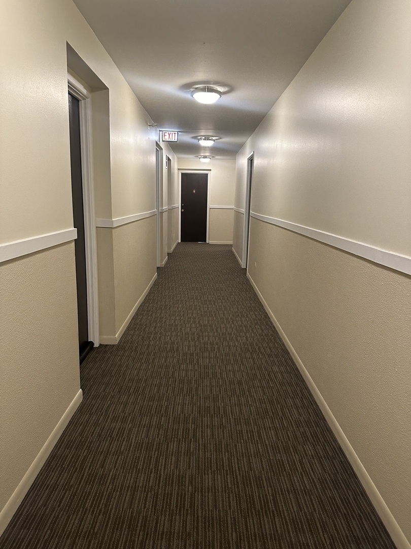 420 W Aldine Avenue Unit: 327