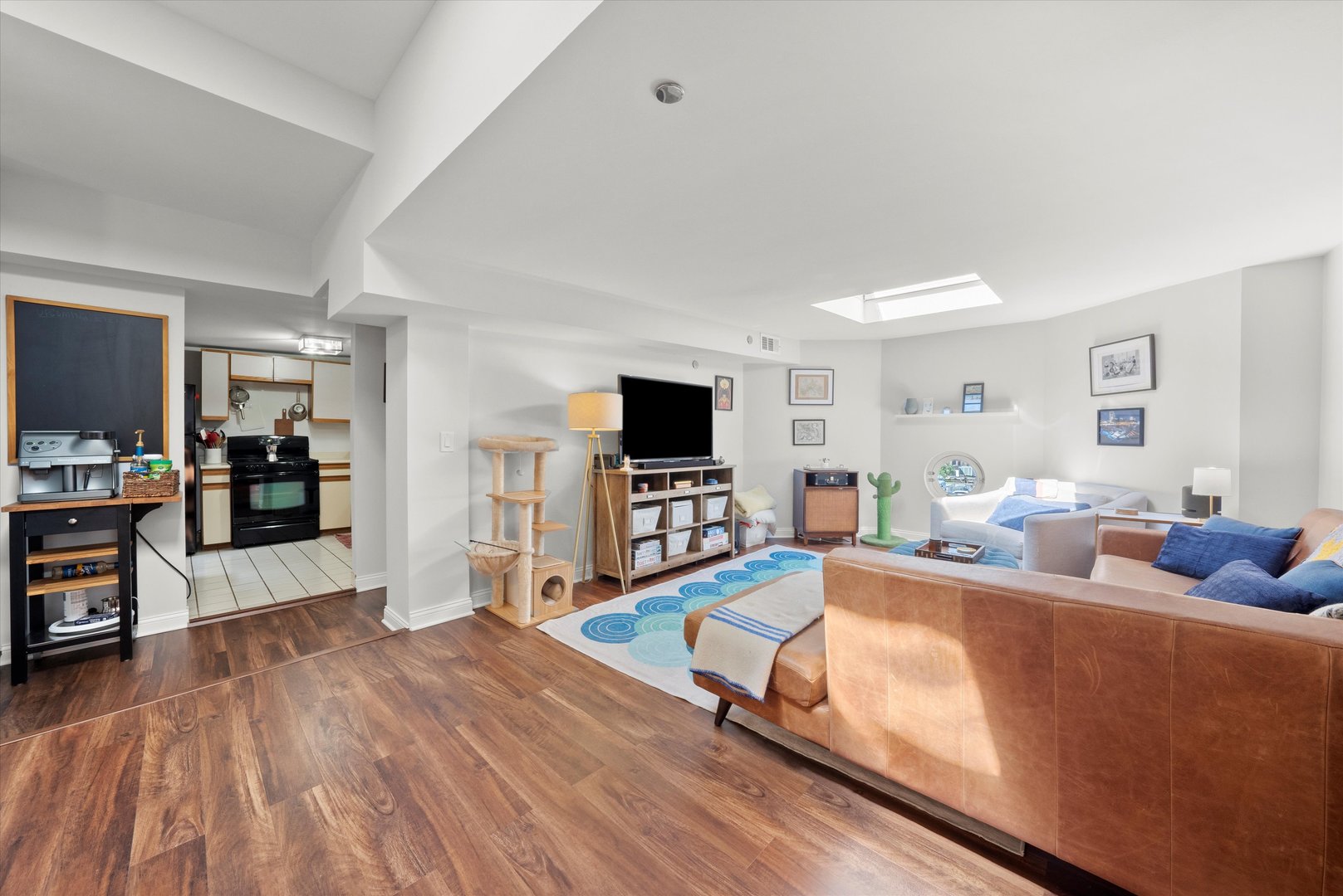 550 W Surf Street Unit: 522