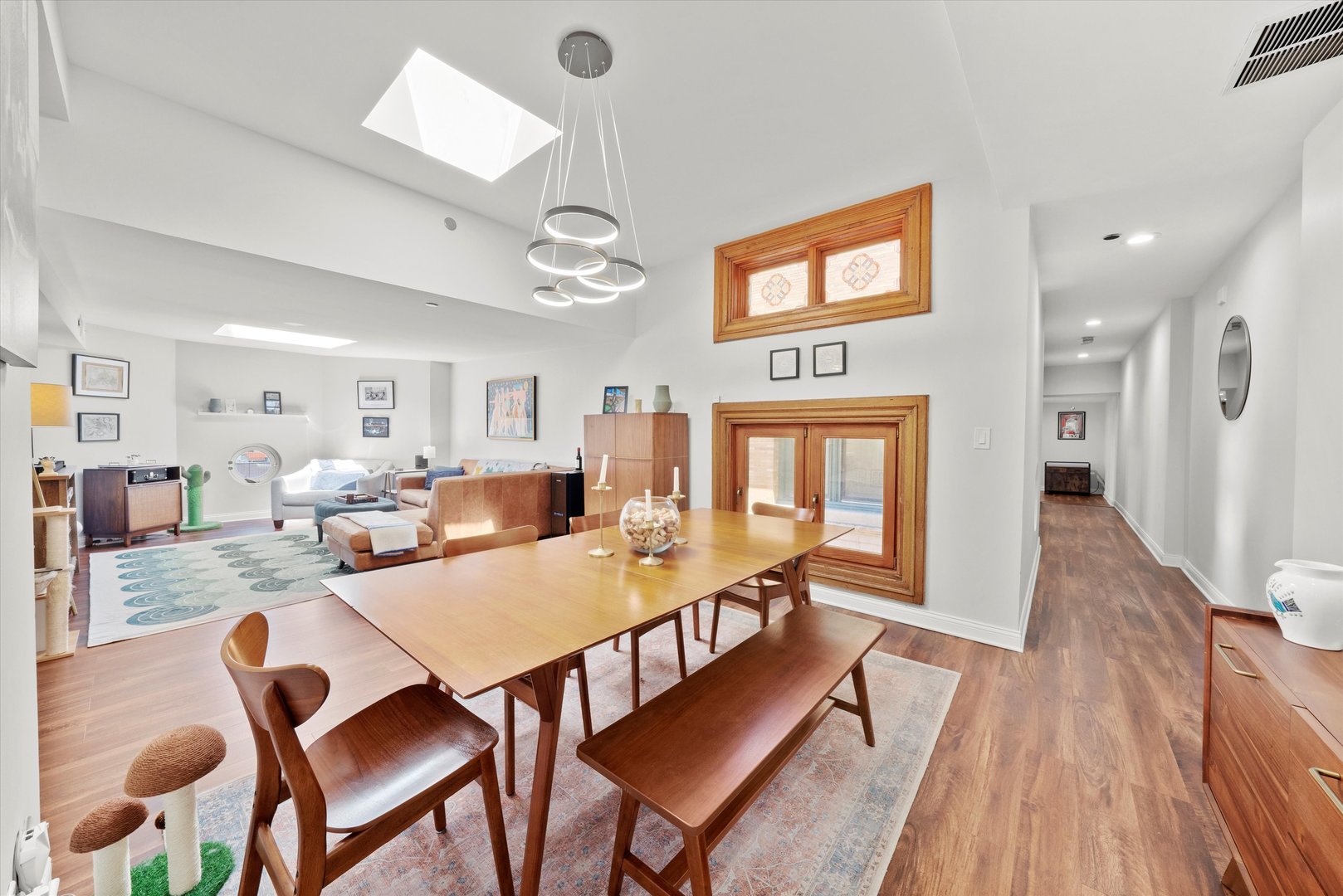 550 W Surf Street Unit: 522