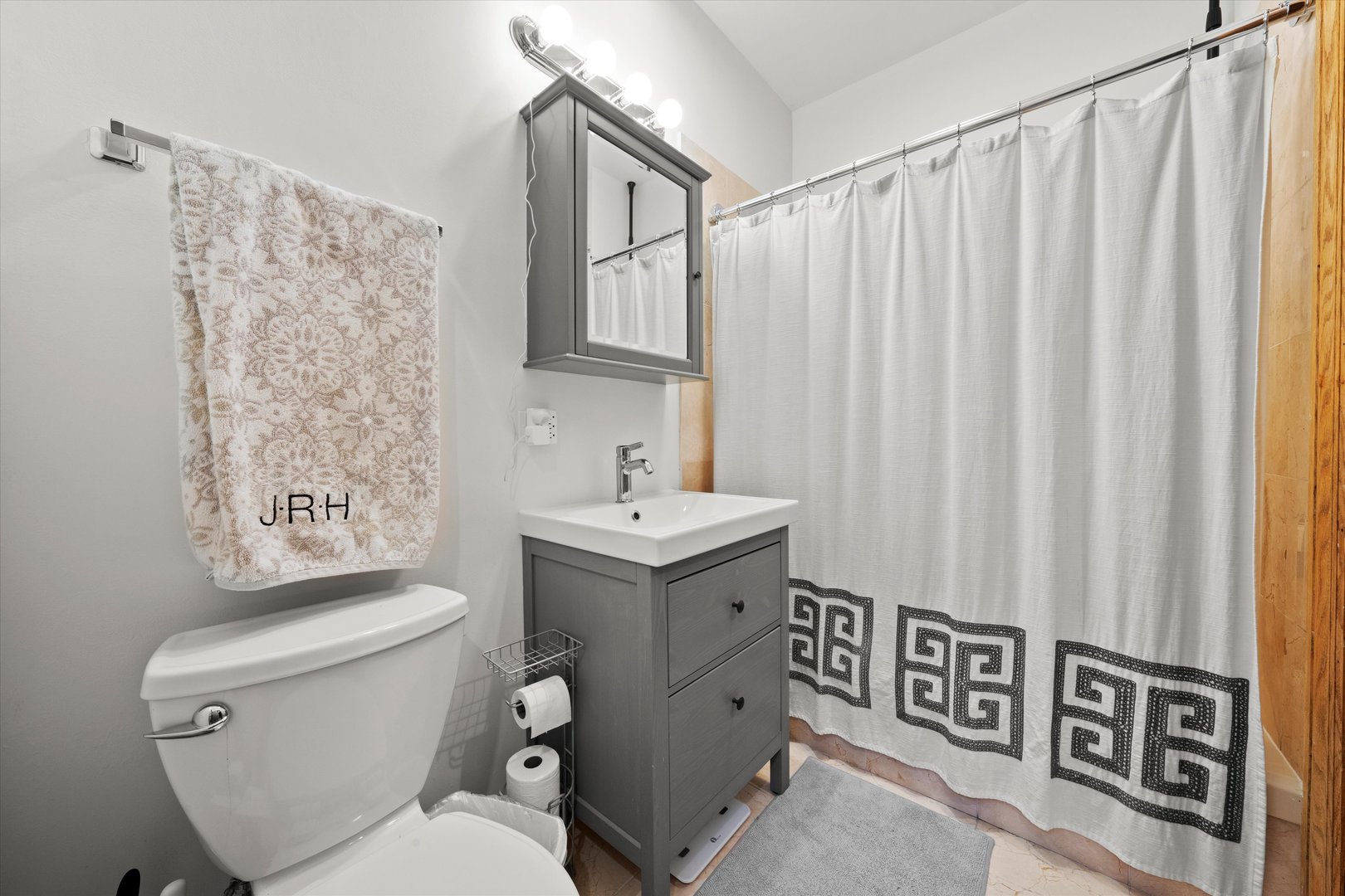 550 W Surf Street Unit: 522