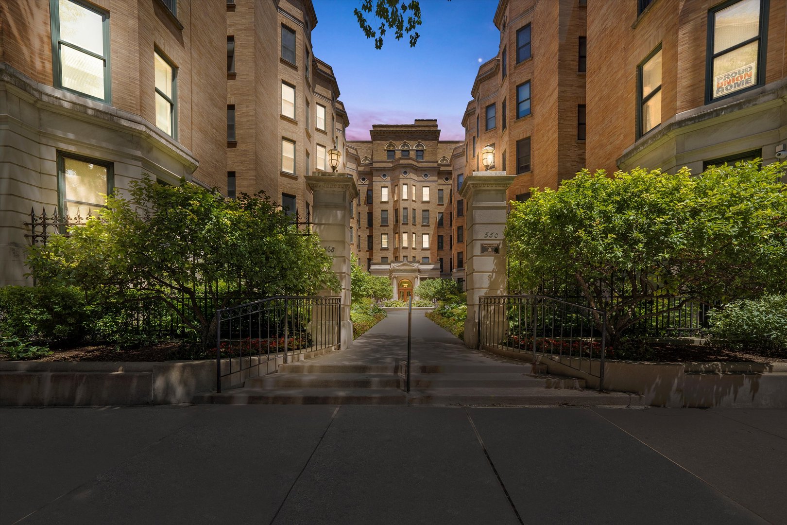 550 W Surf Street Unit: 522