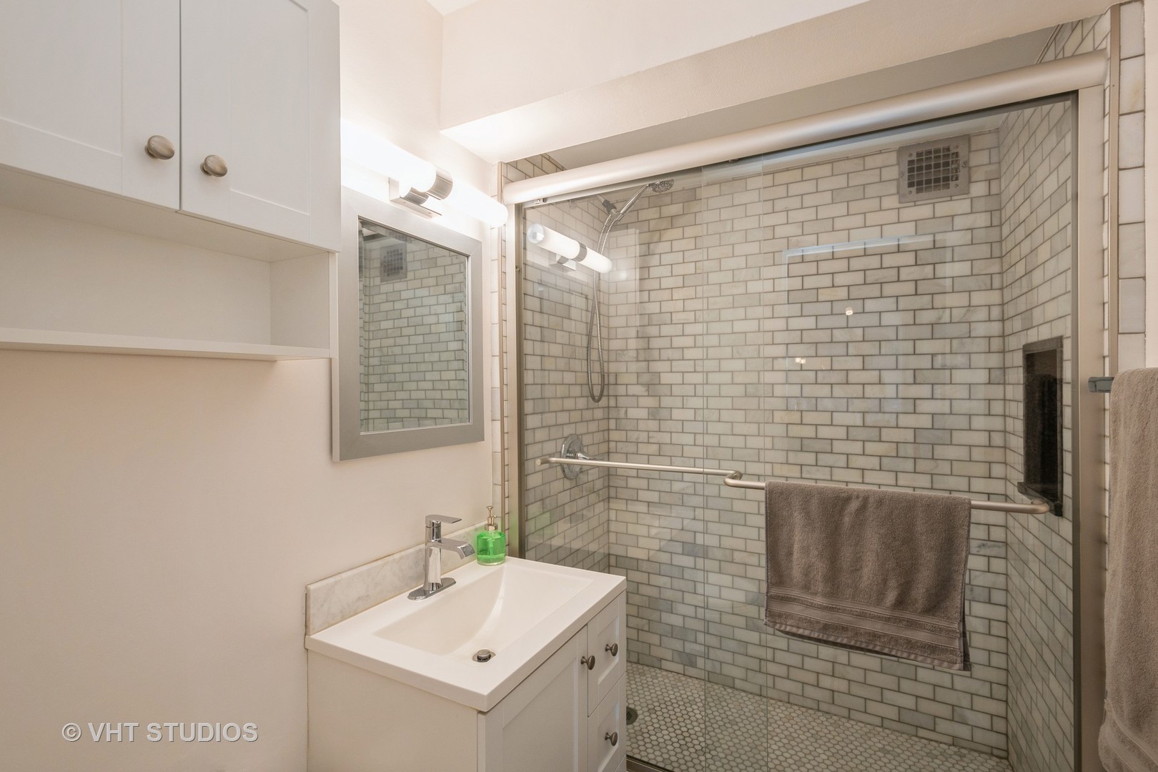 700 W Bittersweet Place Unit: 1008