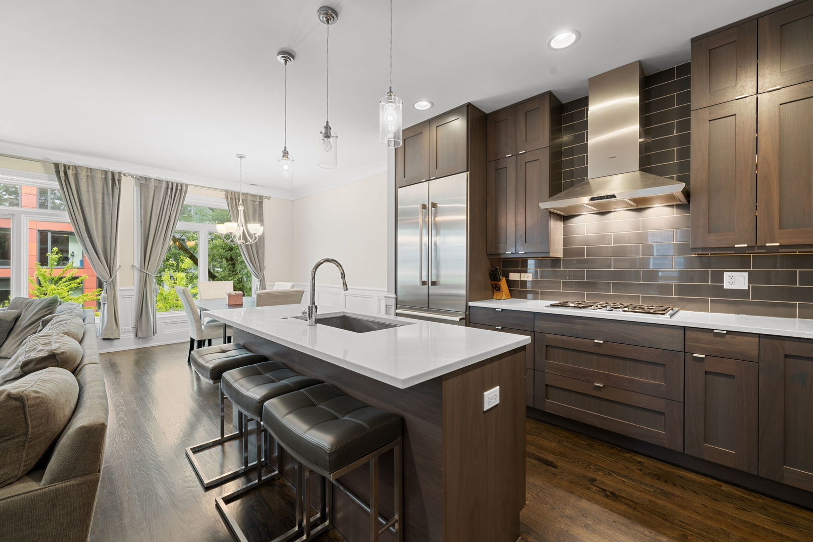 929 W Altgeld Street Unit: 3