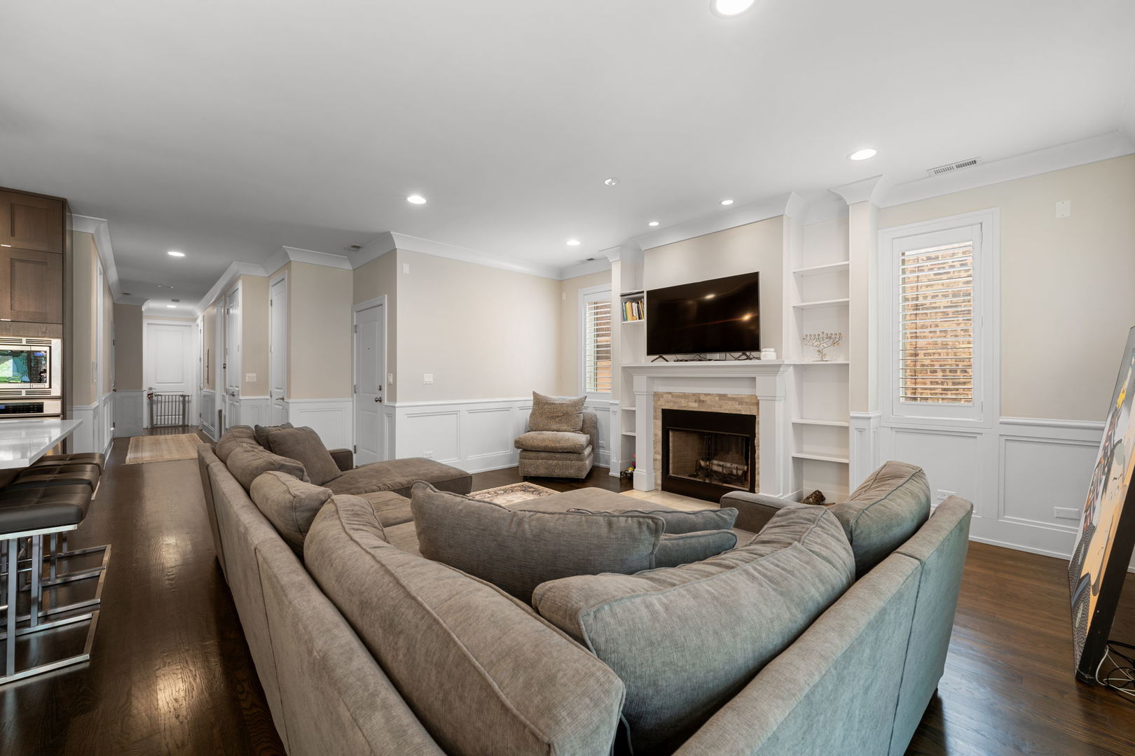 929 W Altgeld Street Unit: 3