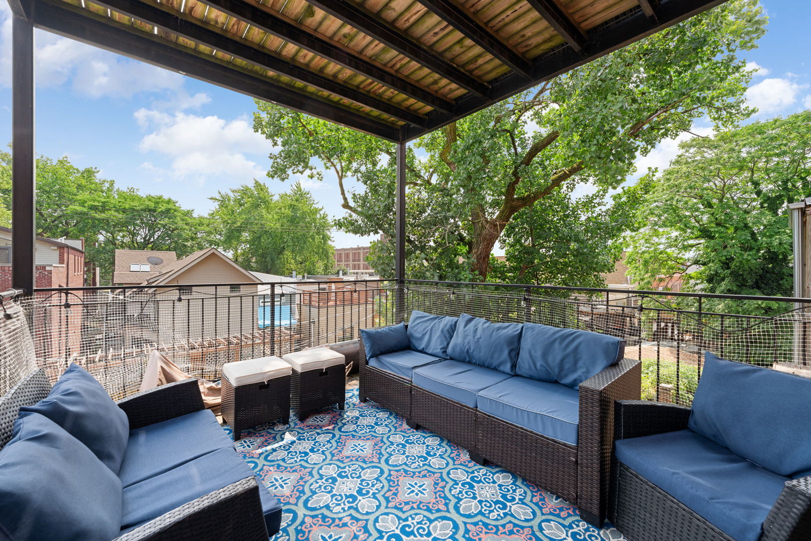 929 W Altgeld Street Unit: 3