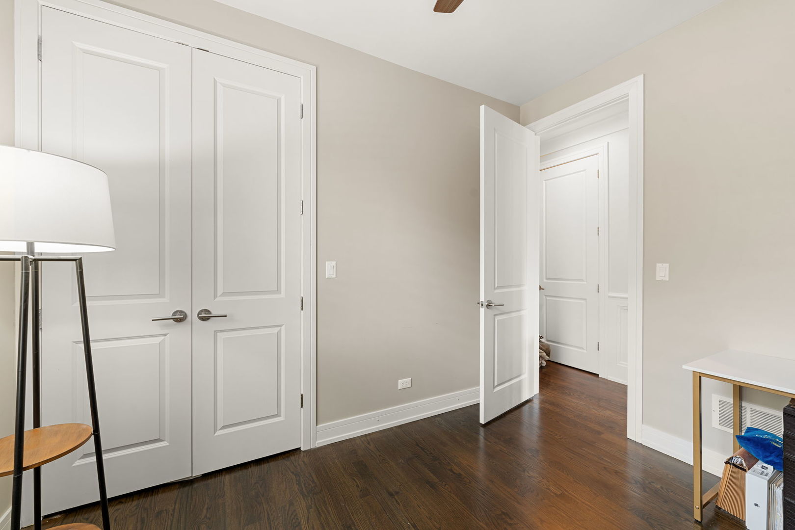 929 W Altgeld Street Unit: 3