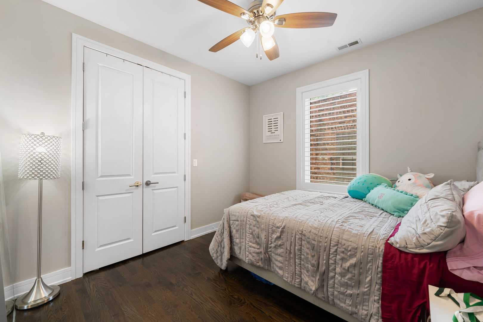 929 W Altgeld Street Unit: 3