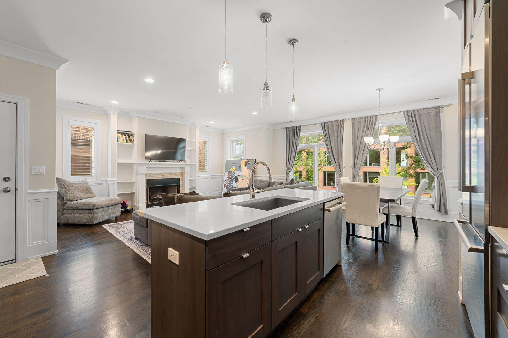 929 W Altgeld Street Unit: 3