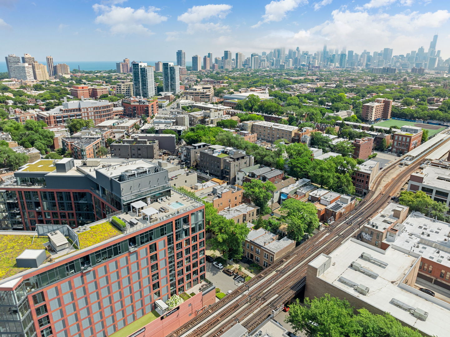 929 W Altgeld Street Unit: 3