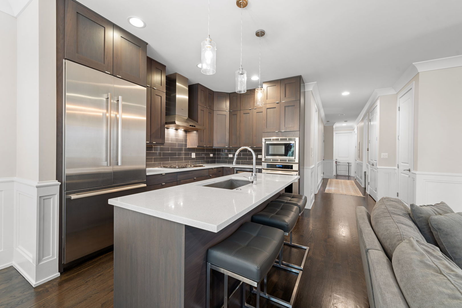 929 W Altgeld Street Unit: 3