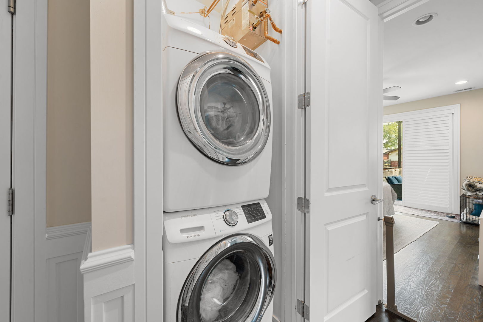 929 W Altgeld Street Unit: 3