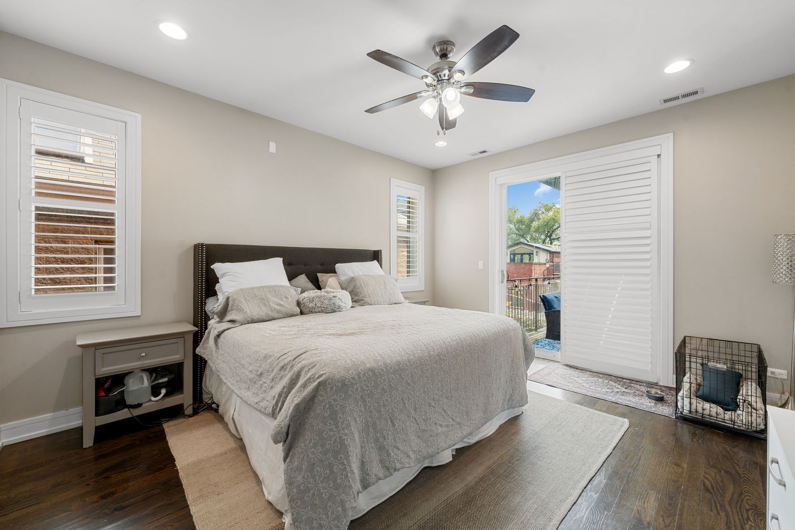 929 W Altgeld Street Unit: 3