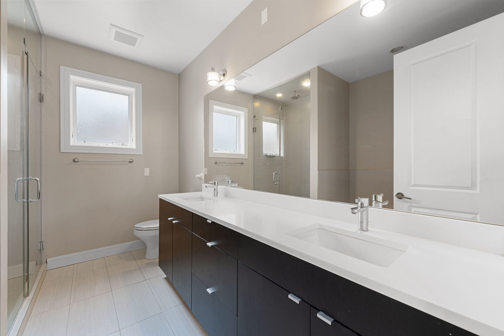 929 W Altgeld Street Unit: 3