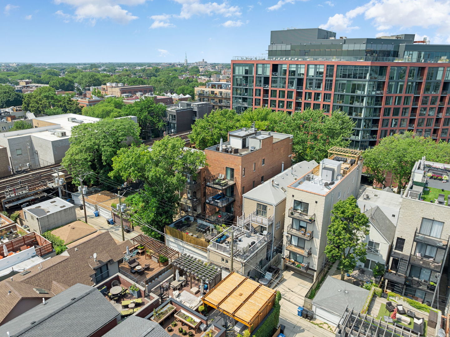 929 W Altgeld Street Unit: 3