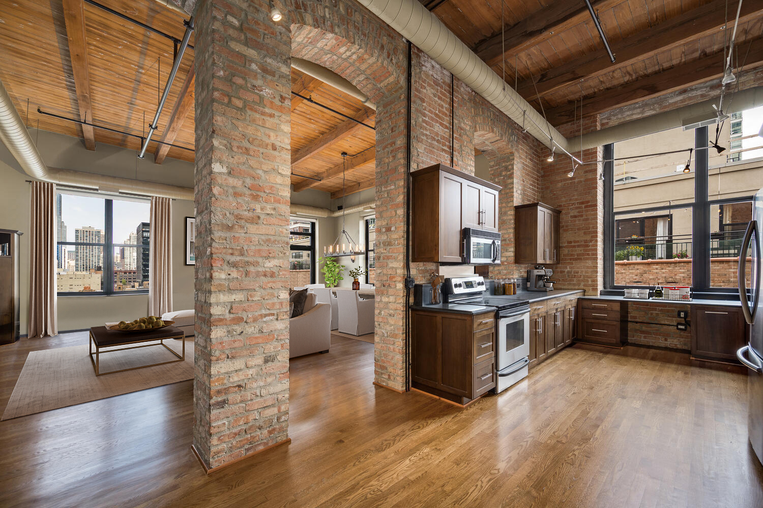 525 W Superior Street Unit: 627
