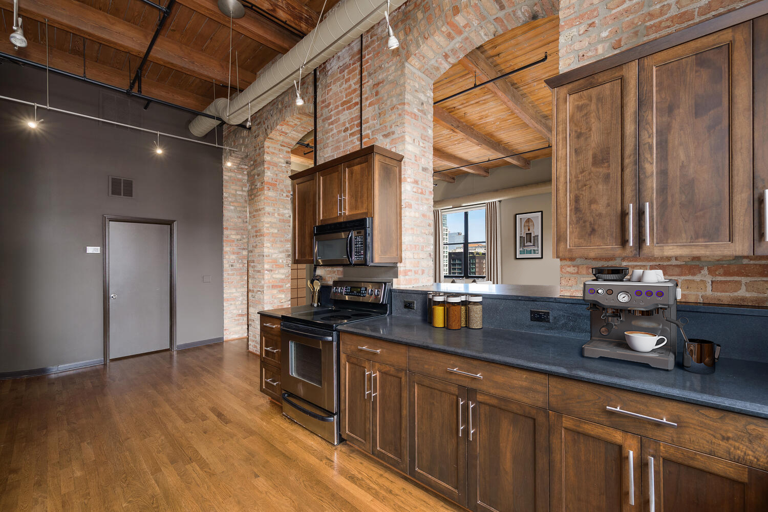 525 W Superior Street Unit: 627