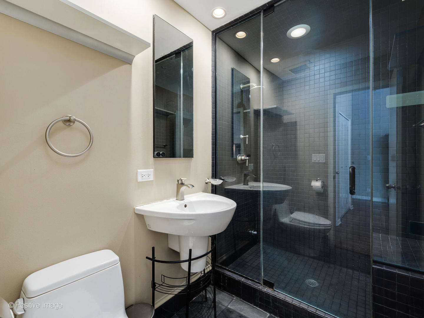 525 W Superior Street Unit: 627