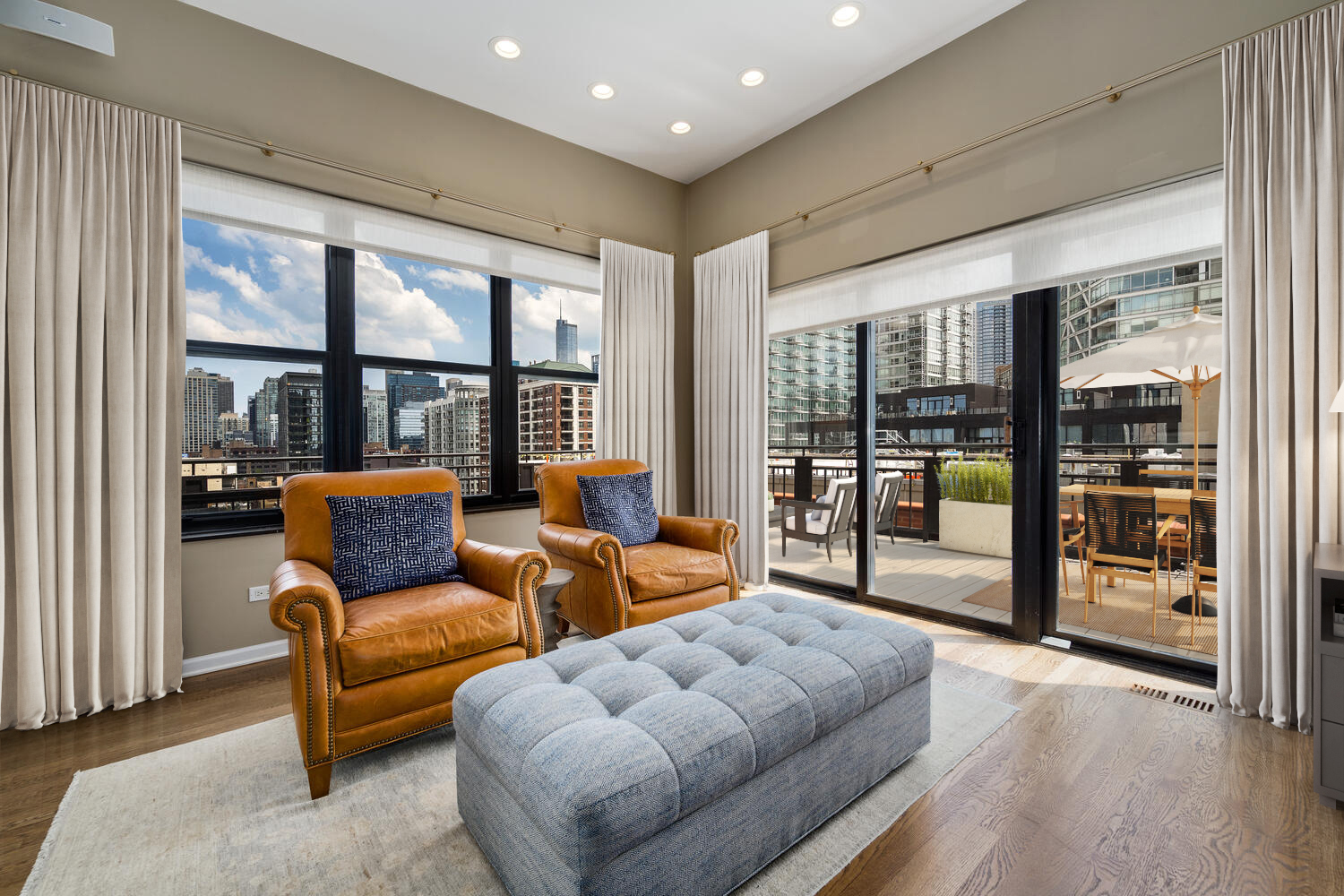525 W Superior Street Unit: 627