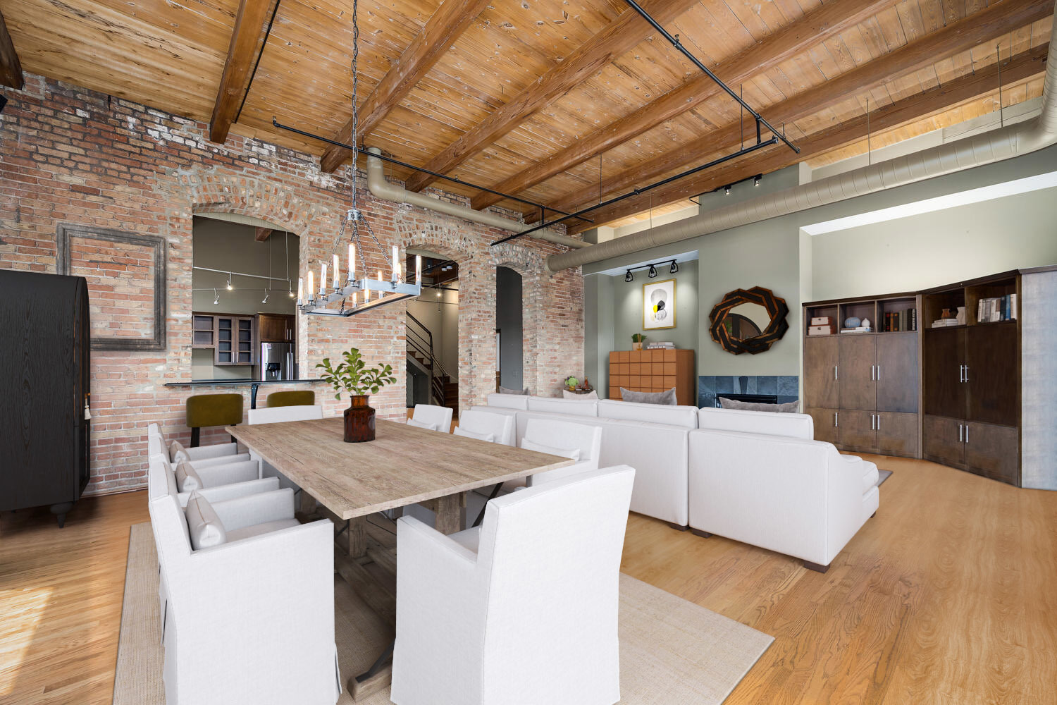 525 W Superior Street Unit: 627