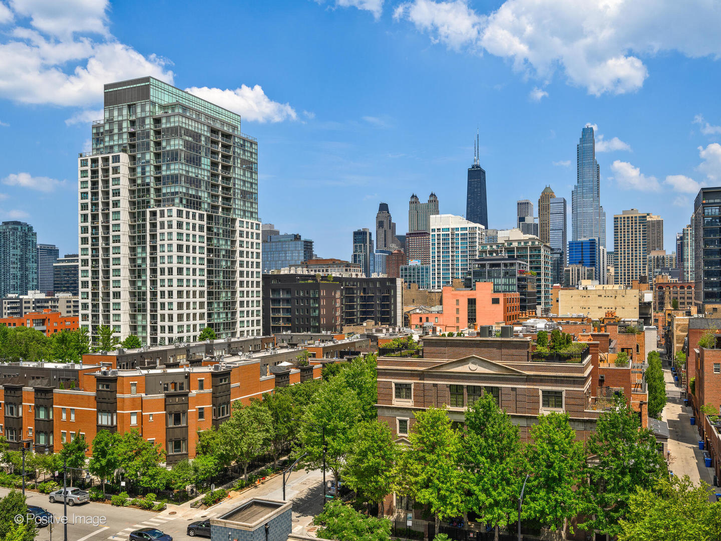 525 W Superior Street Unit: 627