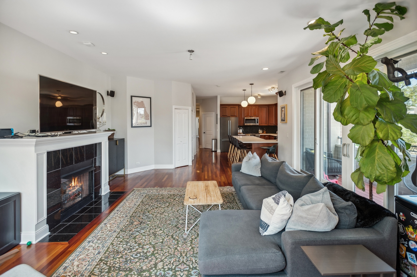 2931 N Milwaukee Avenue Unit: 2S