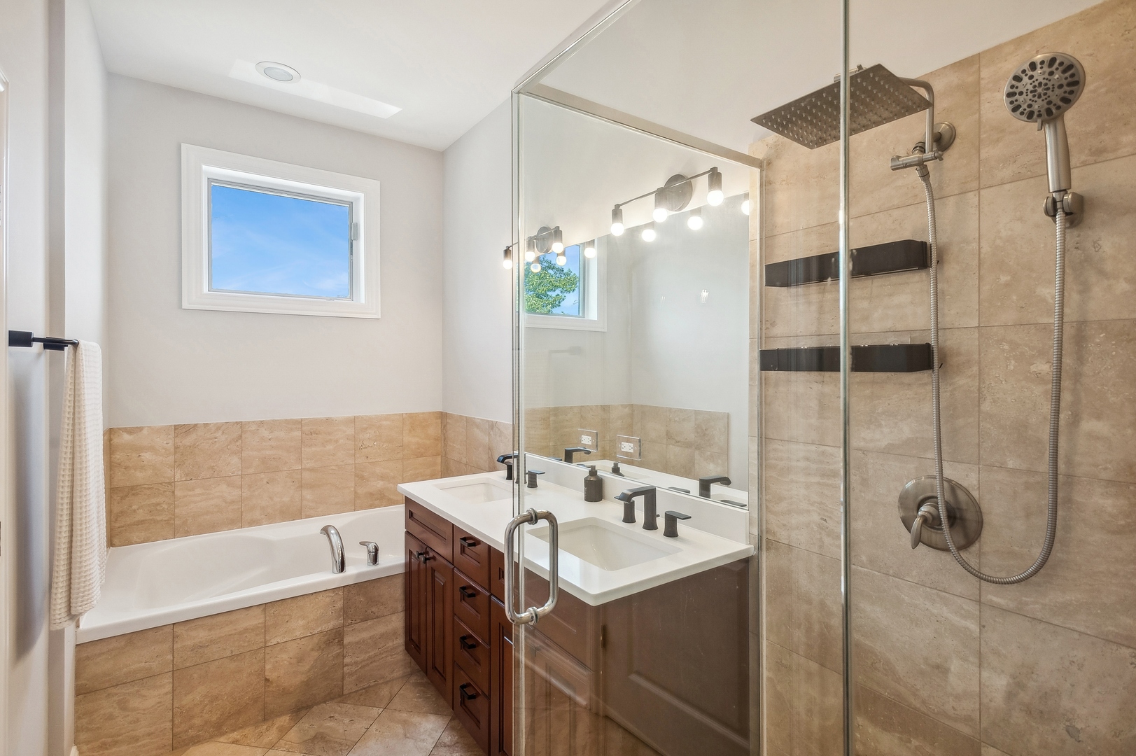 2931 N Milwaukee Avenue Unit: 2S