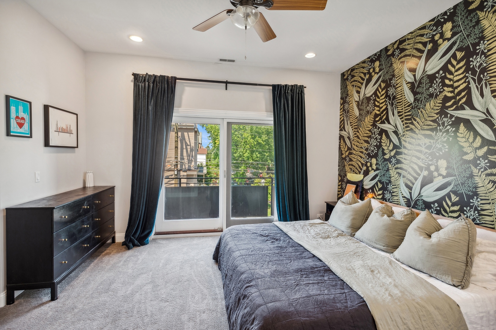 2931 N Milwaukee Avenue Unit: 2S