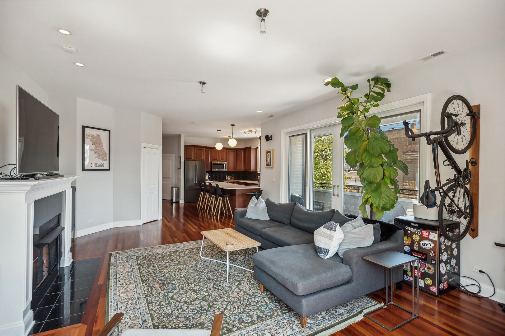 2931 N Milwaukee Avenue Unit: 2S