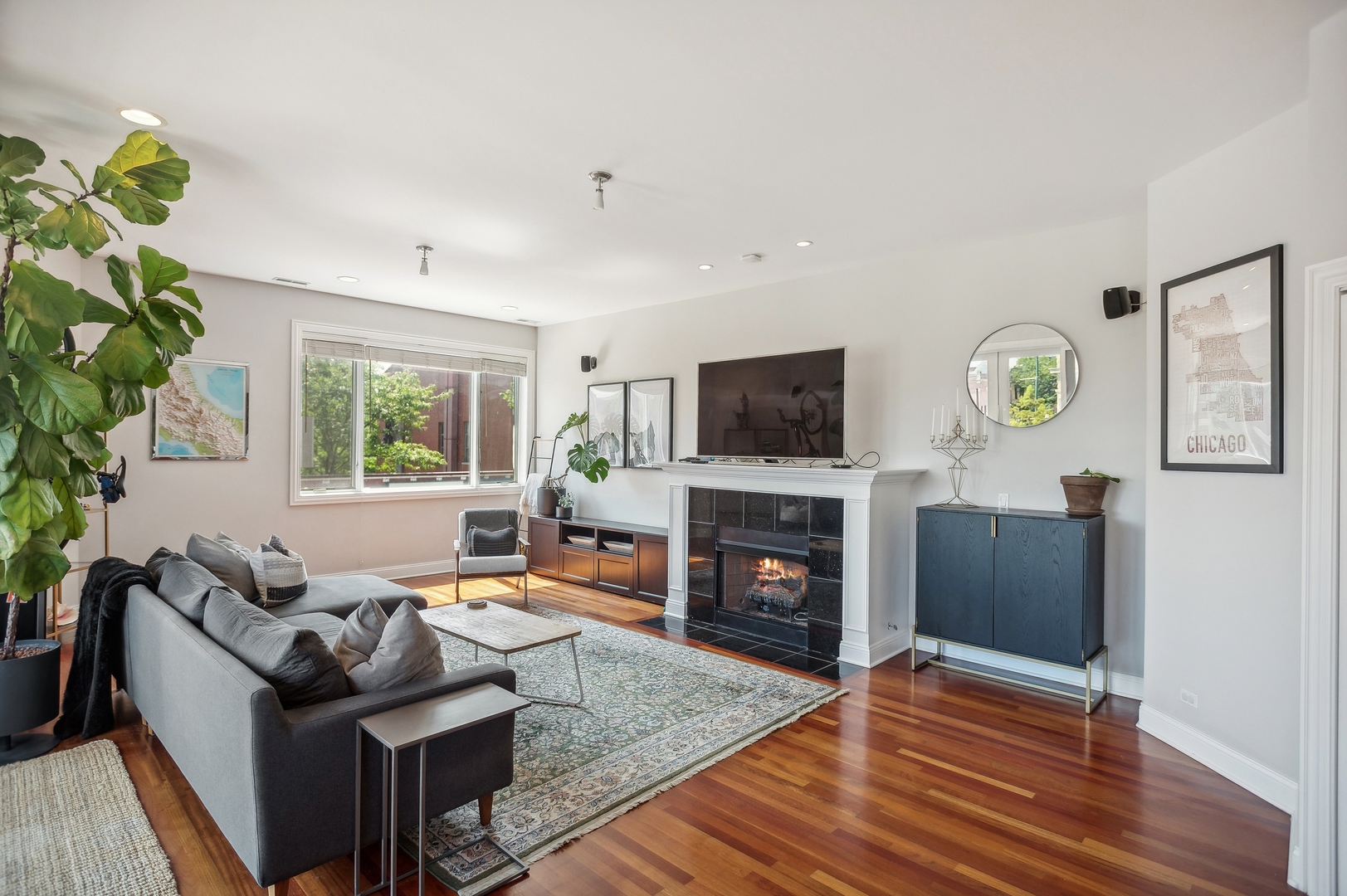 2931 N Milwaukee Avenue Unit: 2S