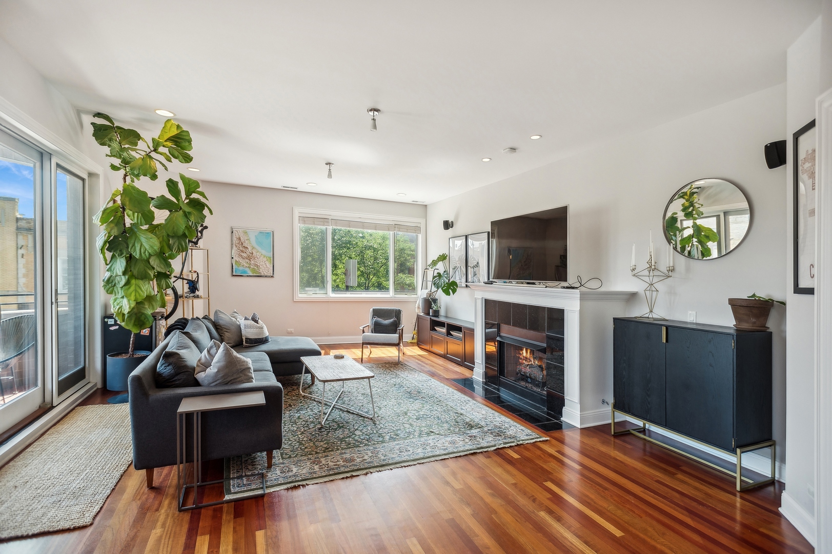 2931 N Milwaukee Avenue Unit: 2S