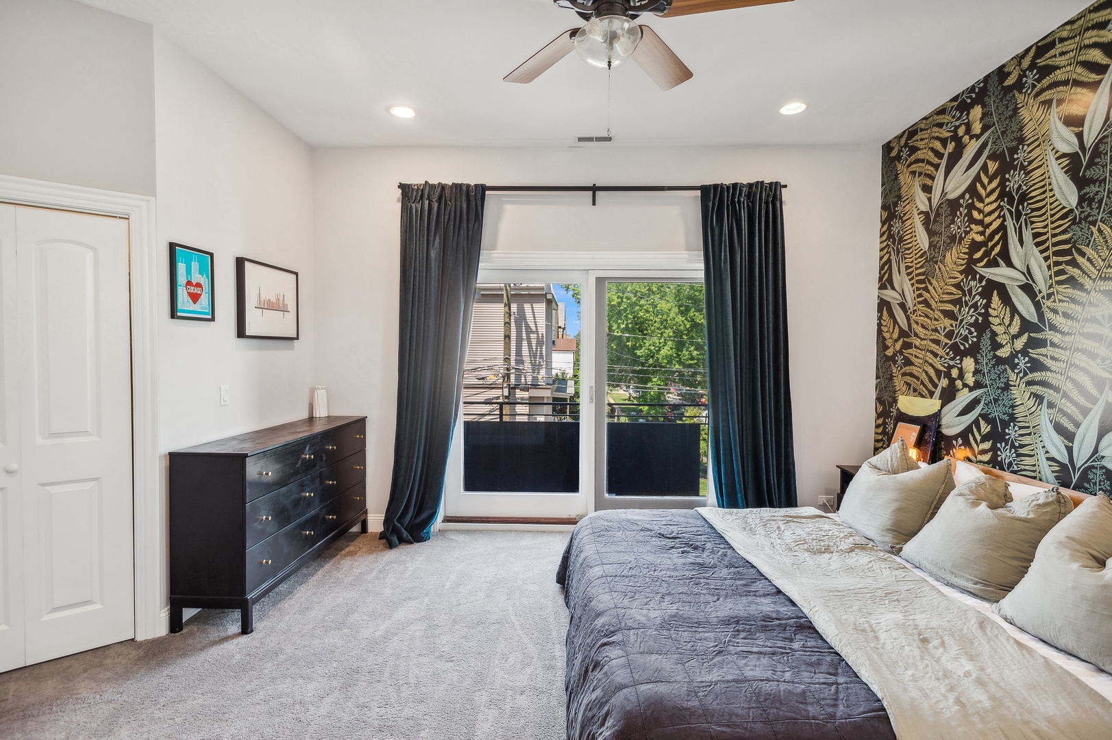 2931 N Milwaukee Avenue Unit: 2S