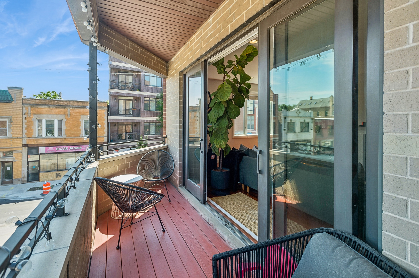 2931 N Milwaukee Avenue Unit: 2S